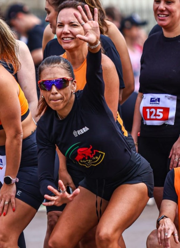 Clarice Clemente, treinadora da Búfalos Team, durante uma prova de corrida