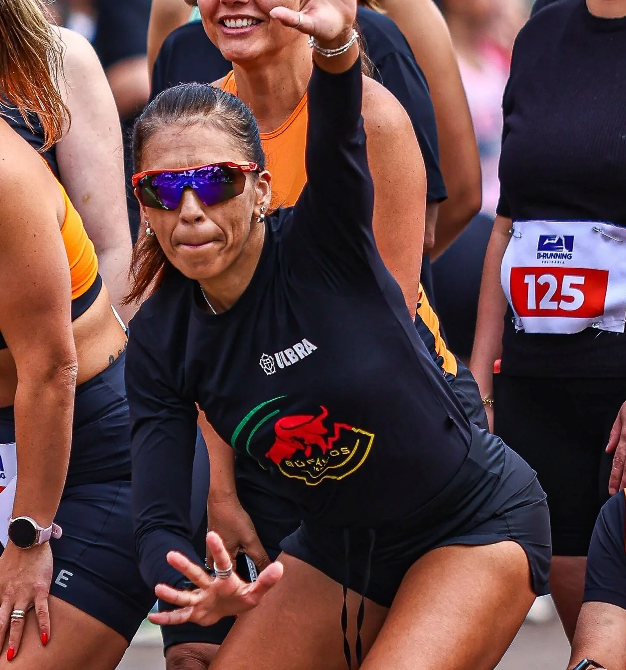 Clarice Clemente Schüler em uma prova de corrida, com uniforme da Búfalos Team